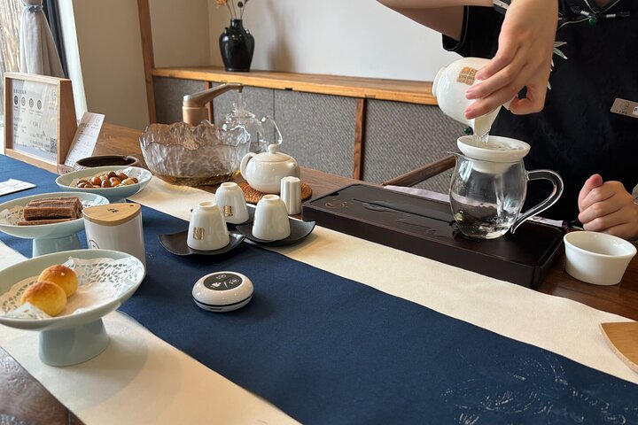 Want an authentic Guangfo Yitiaolong High-end Tea experience? Know where the insiders go.
