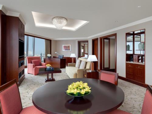 Whats a great Futian Leisure and Entertainment Club like? Look for these cool things inside.