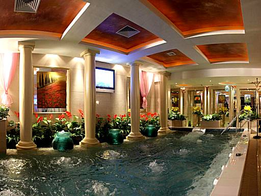 Which Shenzhen hotels provide guest rooms with a sauna? Your ultimate guide awaits.